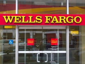 वेल्स फार्गो आउटलेट साइन्स